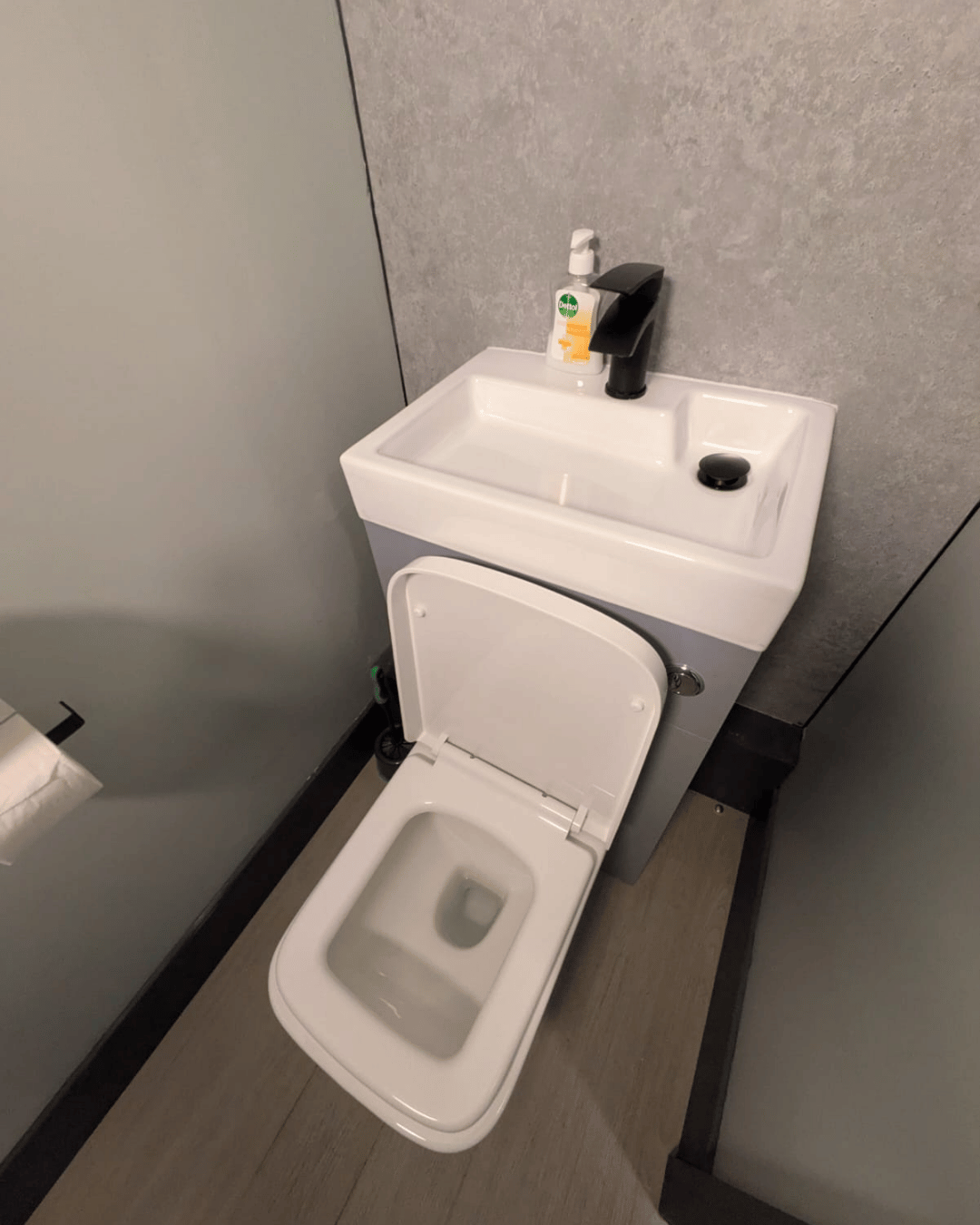 Commercial office clean 3