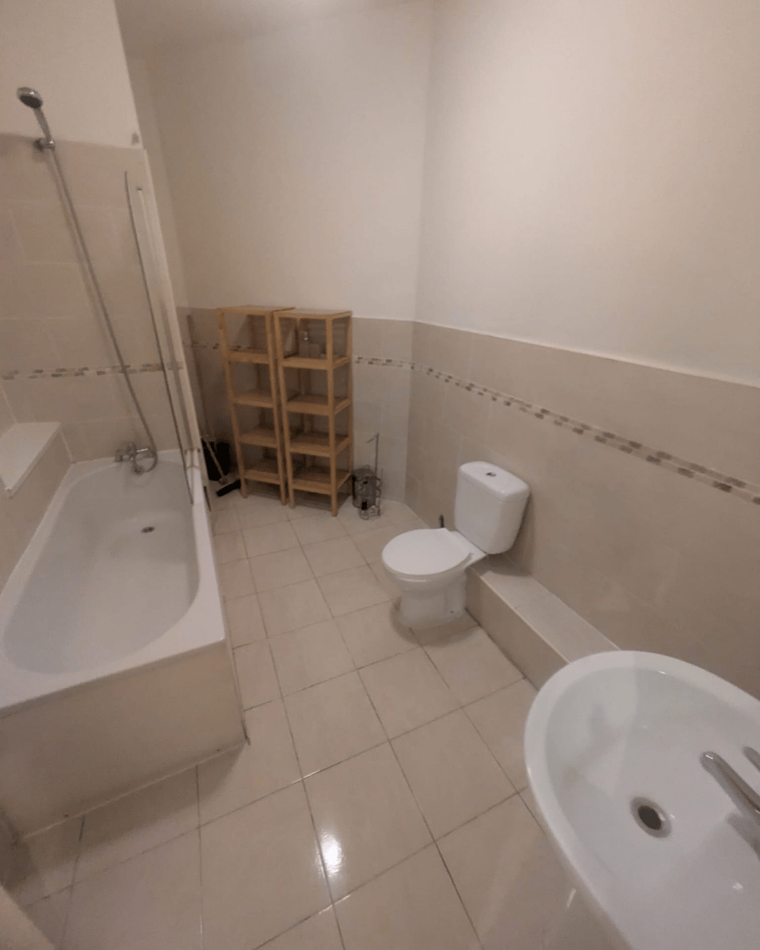 End of tenancy clean bathroom 2