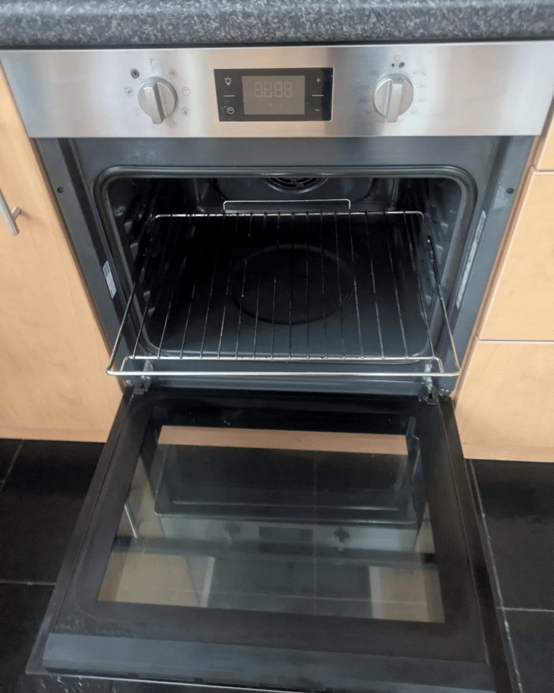 End of tenancy clean oven
